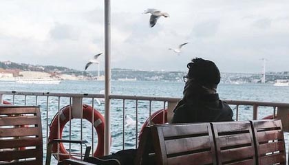 爱游戏官网-布莱顿防守反击犀利，海鸥军团欲再创佳绩，布莱顿首发