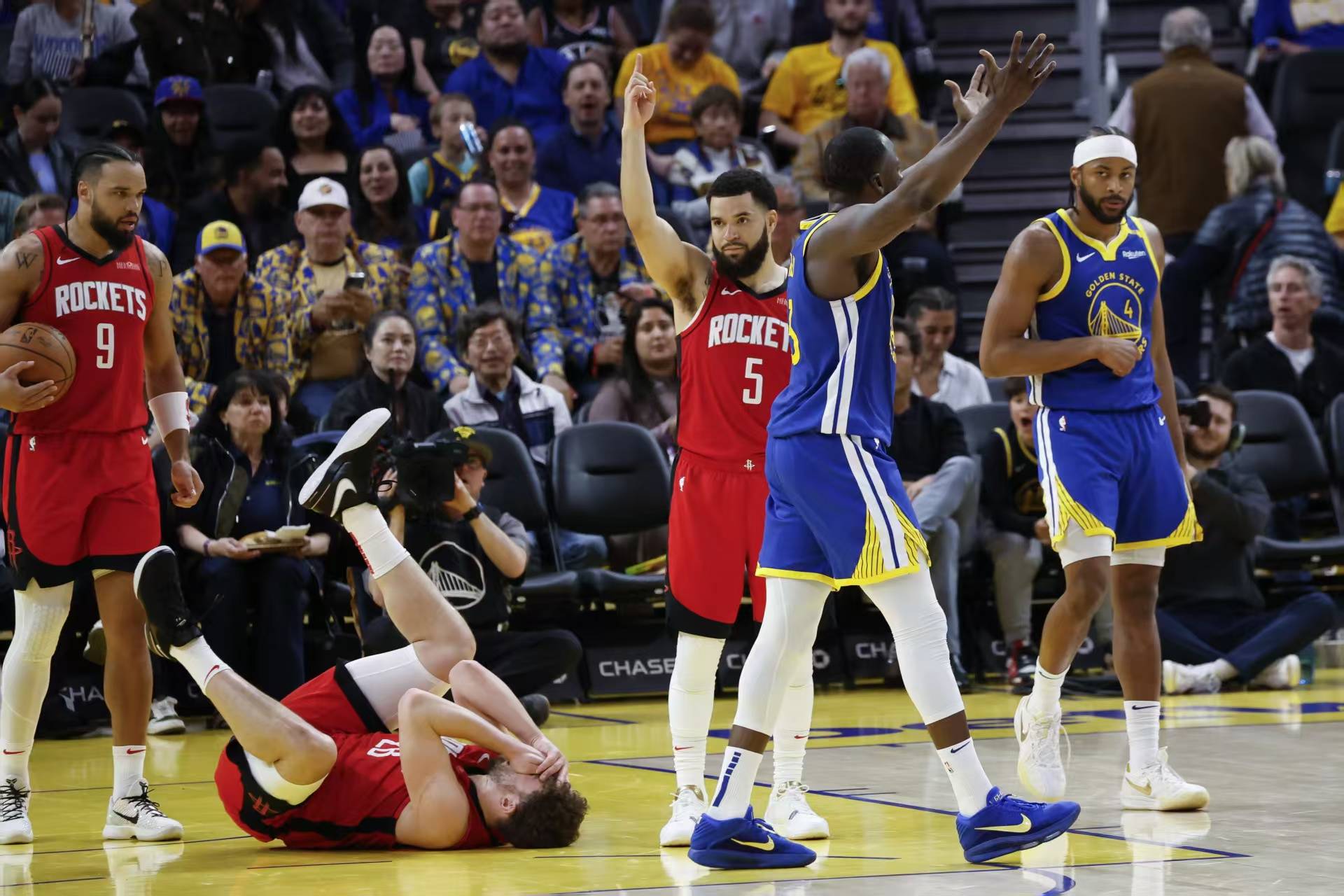 包含小众玩法：NBA中的创新战术和花式技巧的词条